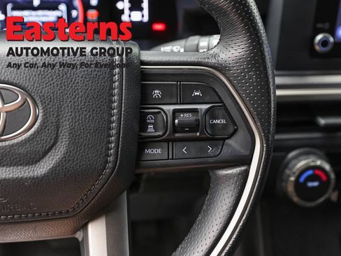 Used 2025 Toyota 4Runner SR5 AWD/4WD image 15