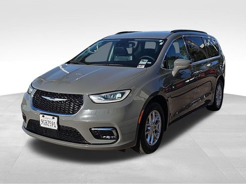 Used 2022 Chrysler Pacifica Touring-L image 7