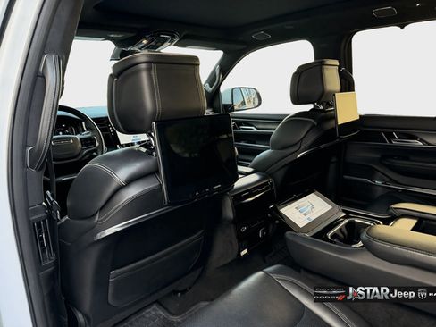 Used 2022 Jeep Grand Wagoneer Series II AWD/4WD image 27