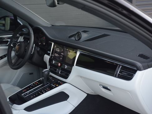 Certified 2026 Porsche Macan AWD/4WD image 28