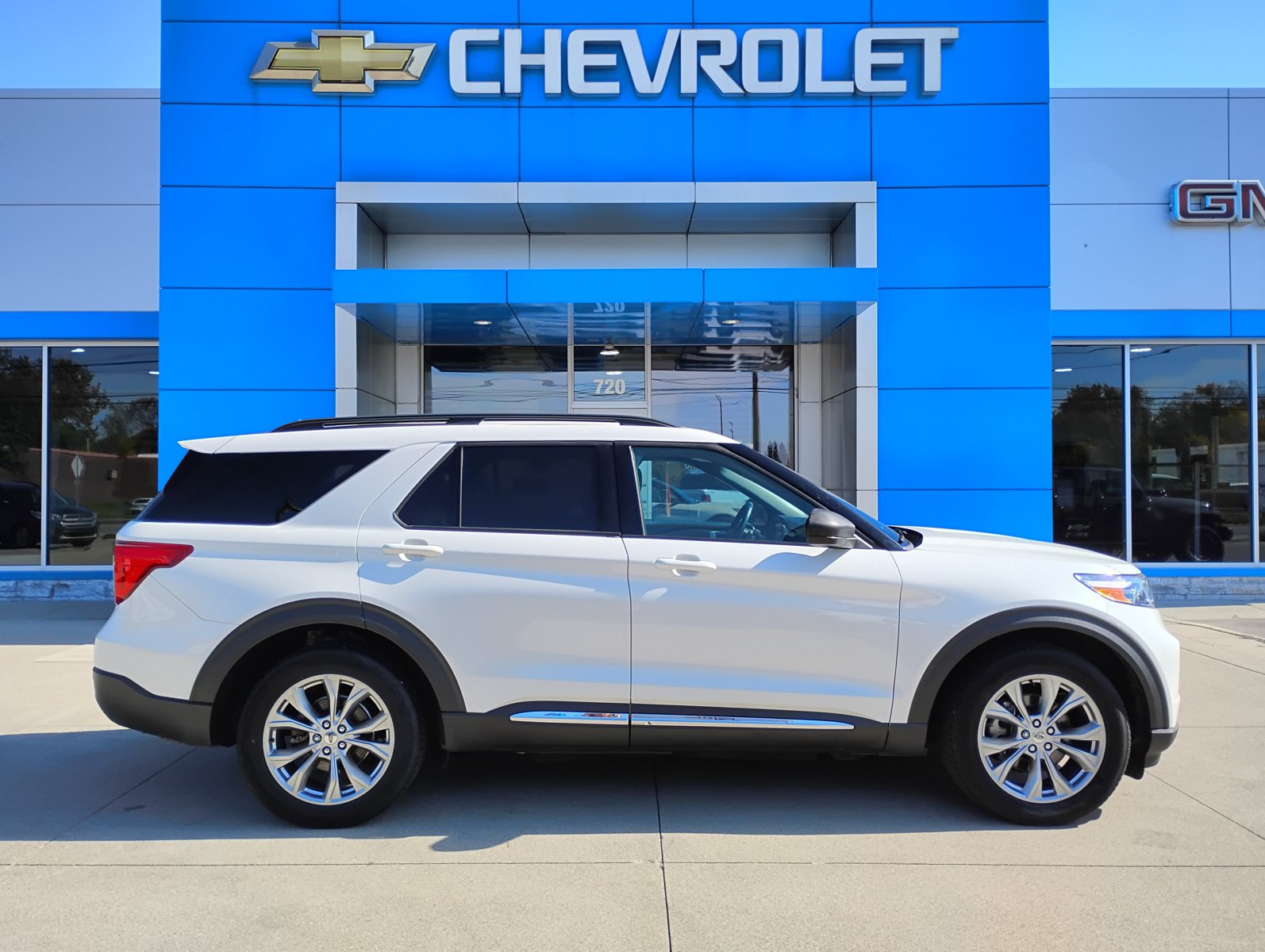 Used 2020 Ford Explorer XLT w/ Equipment Group 202A AWD/4WD image 6