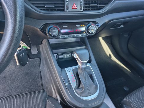 Used 2019 Kia Forte LXS FWD image 12