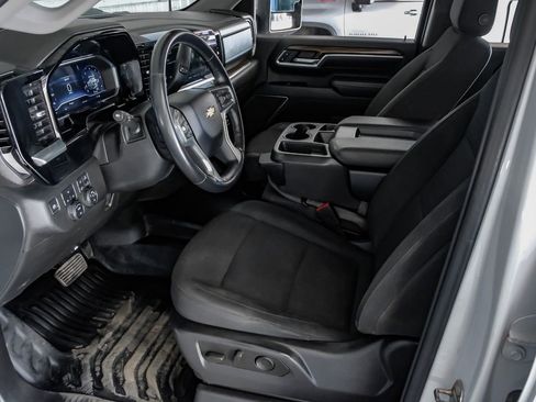 Used 2024 Chevrolet Silverado 3500 LT w/ Convenience Package image 15