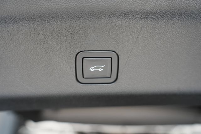 Used 2023 Chevrolet Tahoe Premier AWD/4WD image 12