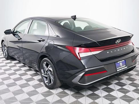 Used 2025 Hyundai Elantra SEL FWD image 9