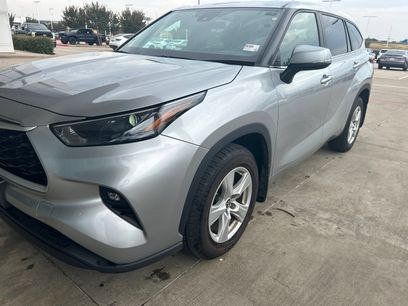 Used 2024 Toyota Highlander LE