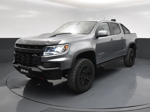 Used 2022 Chevrolet Colorado ZR2 w/ ZR2 Dusk Special Edition AWD/4WD image 2