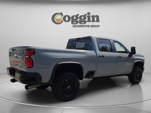 Certified 2025 Chevrolet Silverado 2500 ZR2 w/ Technology Package AWD/4WD image 5