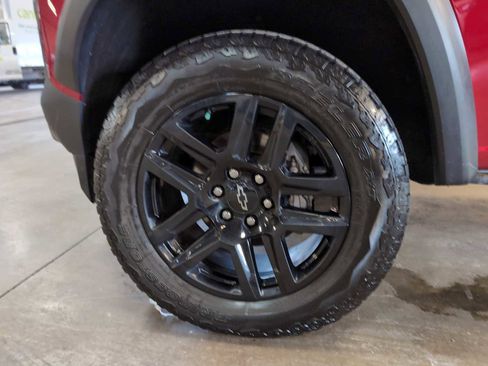 Used 2024 Chevrolet Colorado Trail Boss w/ Technology Package image 32