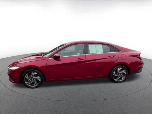 Used 2025 Hyundai Elantra SEL image 9