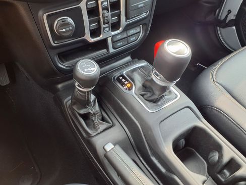 Used 2024 Jeep Wrangler Unlimited Sahara w/ Technology Group AWD/4WD image 14