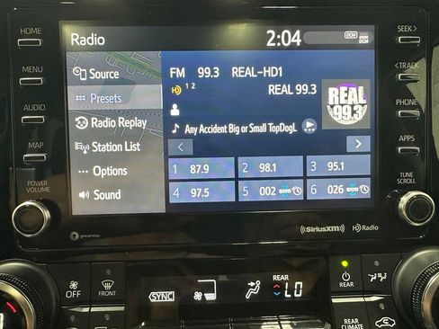 Used 2020 Toyota Highlander XLE AWD/4WD image 29