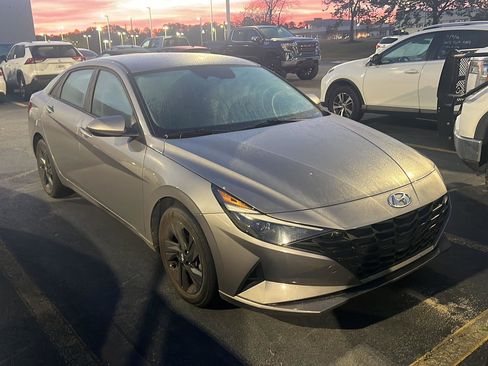 Used 2023 Hyundai Elantra SEL w/ Cargo Package image 1