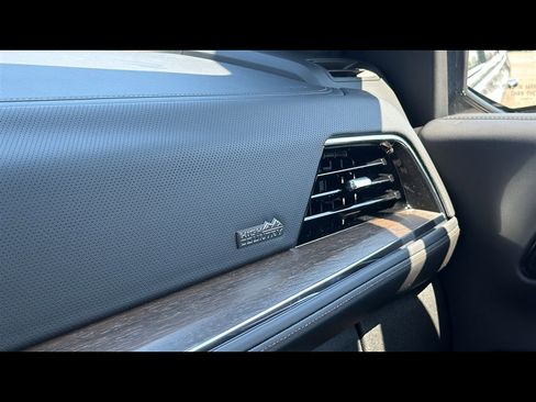 New 2026 Chevrolet Tahoe High Country AWD/4WD image 17