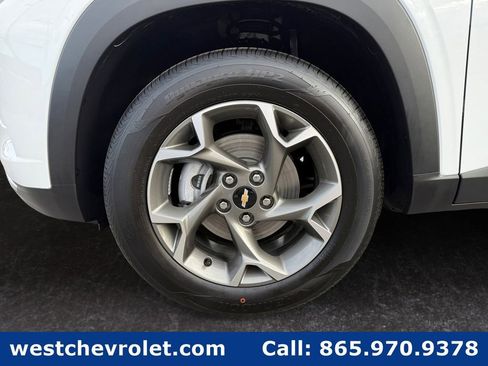 New 2026 Chevrolet Trax LT w/ Driver Confidence Package image 9