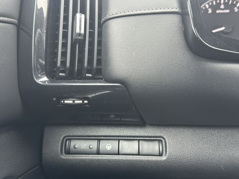 Used 2022 Nissan Pathfinder SV image 31