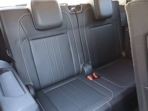 Used 2023 Volkswagen Tiguan SE w/ Panoramic Sunroof Package FWD image 19