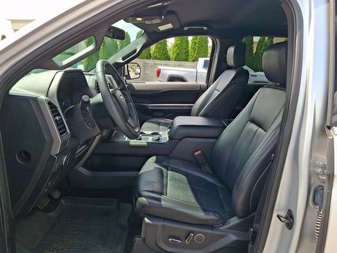 Used 2019 Ford Expedition XLT w/ Equipment Group 202A AWD/4WD image 14