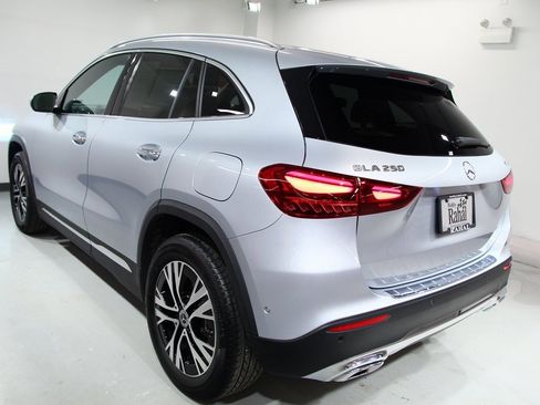 Used 2025 Mercedes-Benz GLA 250 4MATIC image 13