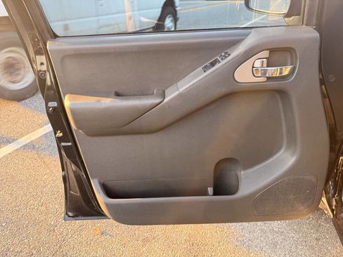 Used 2007 Nissan Frontier SE w/ Power Pkg image 9