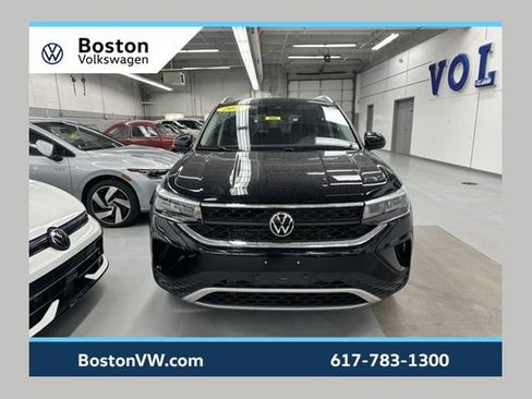 Certified 2023 Volkswagen Taos SE w/ Panoramic Sunroof Package AWD/4WD image 1