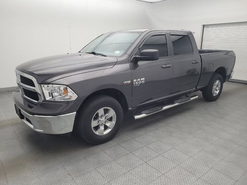 Used 2019 RAM 1500 Classic SLT AWD/4WD image 2