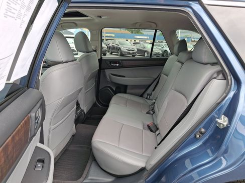 Used 2019 Subaru Outback 2.5i Limited AWD/4WD image 11
