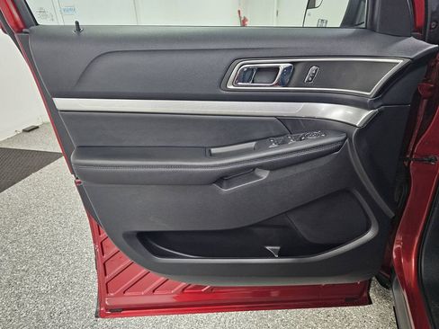 Used 2016 Ford Explorer XLT AWD/4WD image 12