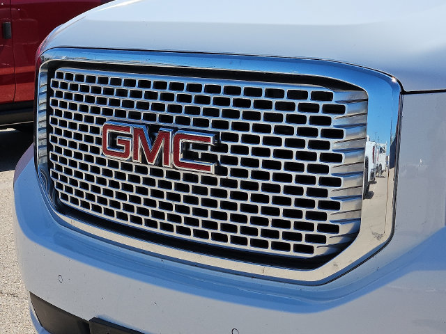 Used 2017 GMC Yukon Denali AWD/4WD image 2