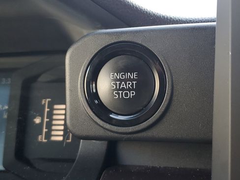Used 2024 Toyota Tacoma SR5 AWD/4WD image 31