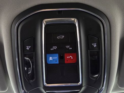 Used 2023 Jeep Grand Cherokee Limited w/ Black Appearance Package image 30