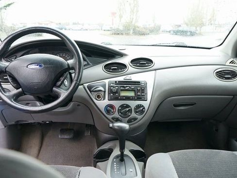 Used 2002 Ford Focus ZX5 Hatchback image 9