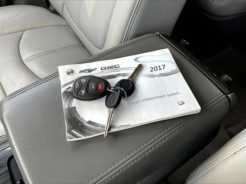 Used 2017 Chevrolet Traverse LT AWD/4WD image 39