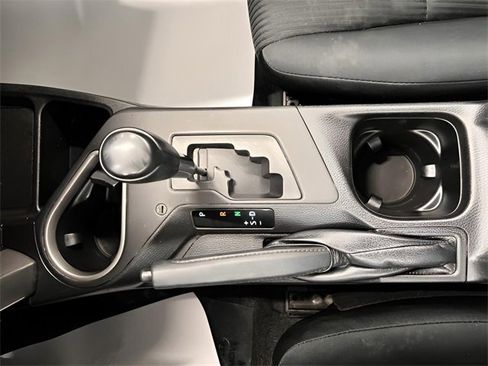 Used 2016 Toyota RAV4 LE image 17