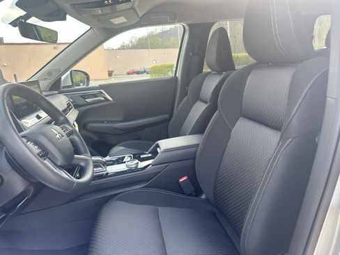 New 2026 Mitsubishi Outlander ES AWD/4WD image 9