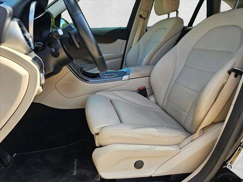 Used 2020 Mercedes-Benz GLC 300 GLC 300 image 16