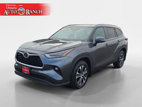 Used 2023 Toyota Highlander XLE AWD/4WD image 7