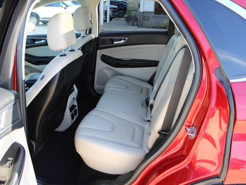 Used 2020 Ford Edge Titanium w/ Equipment Group 301A AWD/4WD image 9