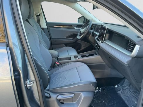 New 2025 Volkswagen Tiguan SE image 15