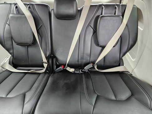 Used 2023 Chrysler Pacifica Touring-L FWD image 15