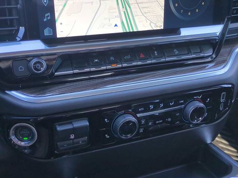 Used 2025 Chevrolet Silverado 1500 LT Trail Boss w/ Convenience Package II image 18