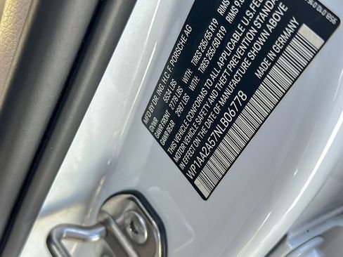 Used 2022 Porsche Macan AWD/4WD image 28