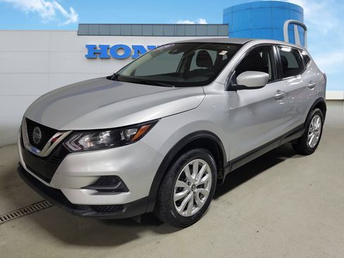 Used 2020 Nissan Rogue Sport S w/ Appearance Package FWD image 2
