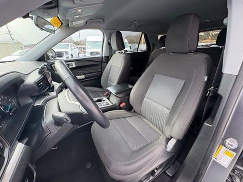 Used 2023 Ford Explorer XLT image 28