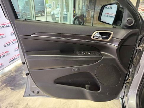 Used 2017 Jeep Grand Cherokee Limited w/ Luxury Group II AWD/4WD image 32