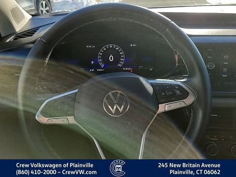 Certified 2022 Volkswagen Taos SE w/ Panoramic Sunroof Package image 5