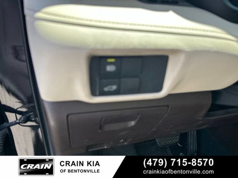 Used 2021 Toyota Highlander XLE FWD image 18