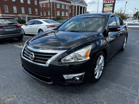 Used 2013 Nissan Altima 3.5 SL w/ Technology Pkg FWD image 3