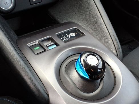 Used 2023 Nissan Leaf S image 15