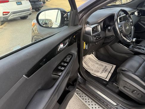 Used 2018 Kia Sorento SX image 10